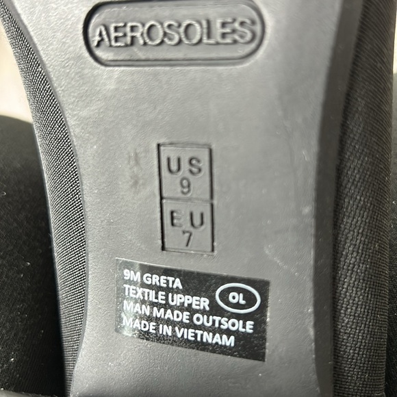 Never worn..AEROSOLES Black Slip-On Shoes - Picture 4 of 4